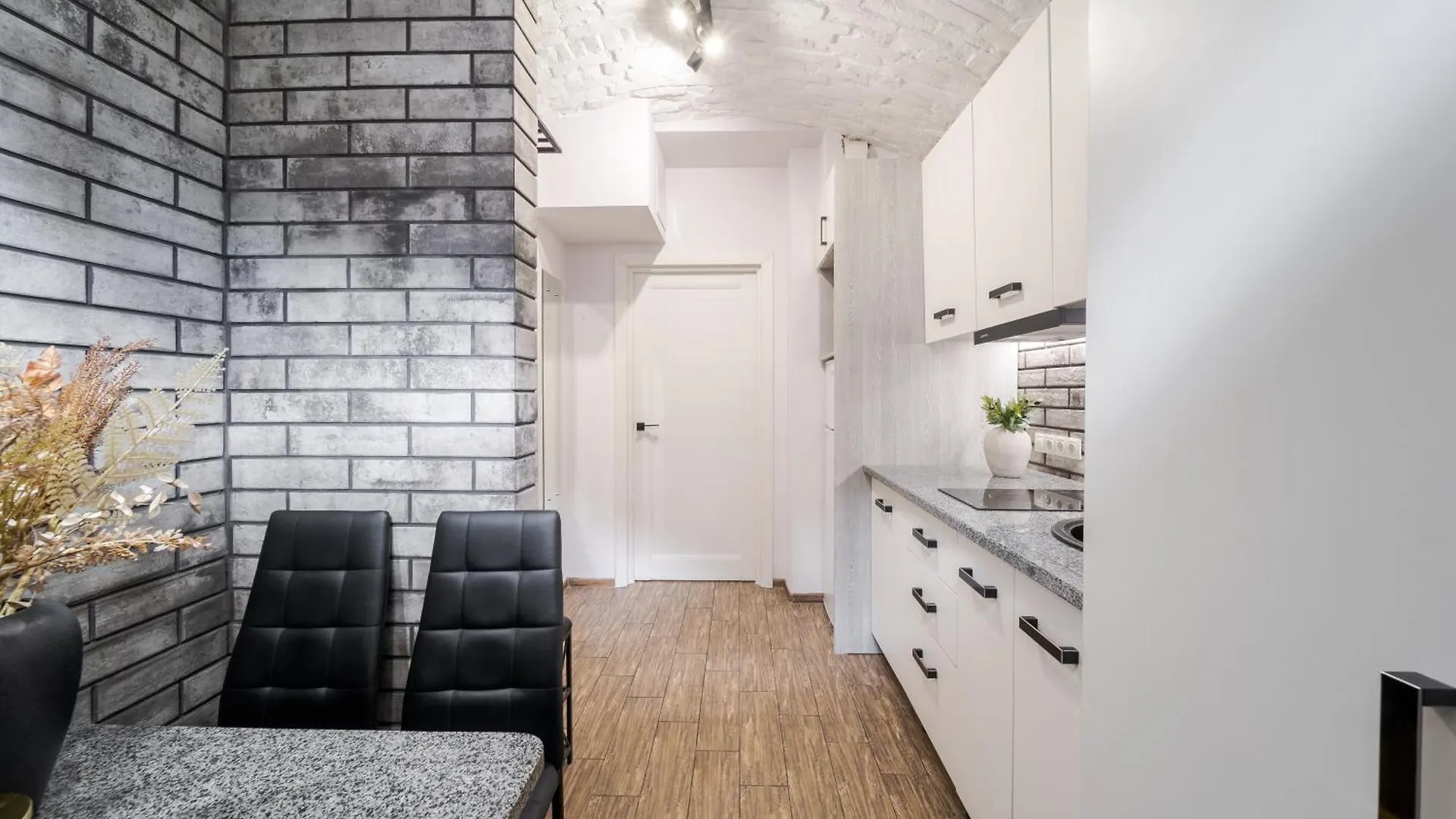 Demar Apart Violet Lviv Ukrayna