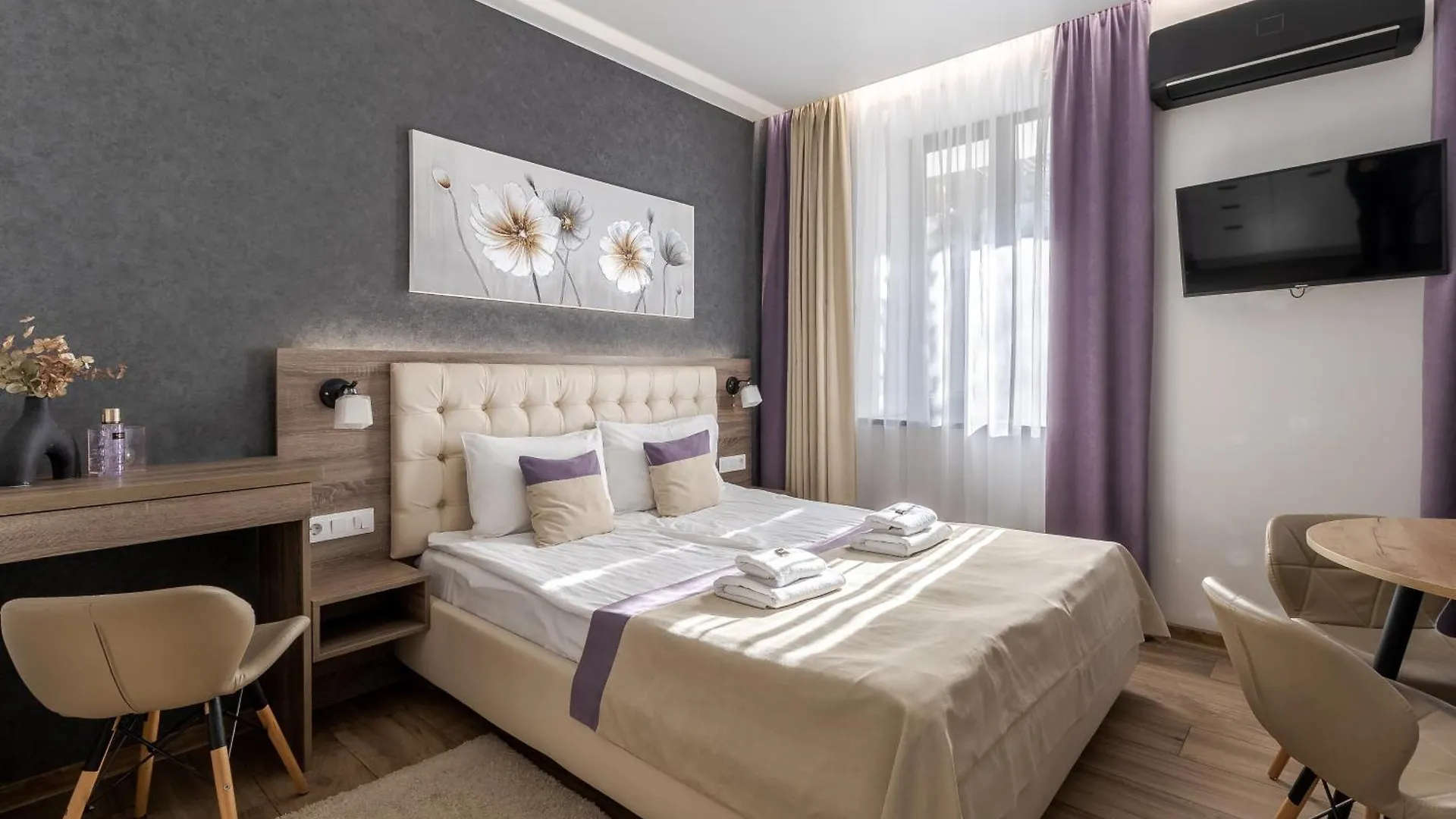 Demar Apart Violet Lviv